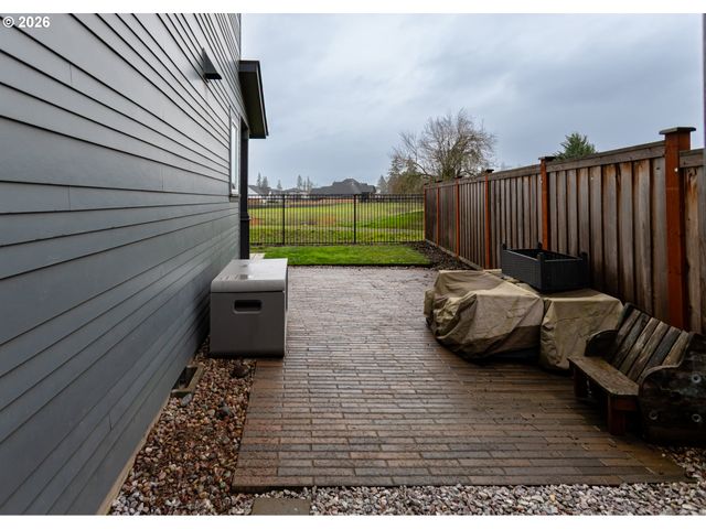 1551 ALSEA Dr, Eugene, OR 97408