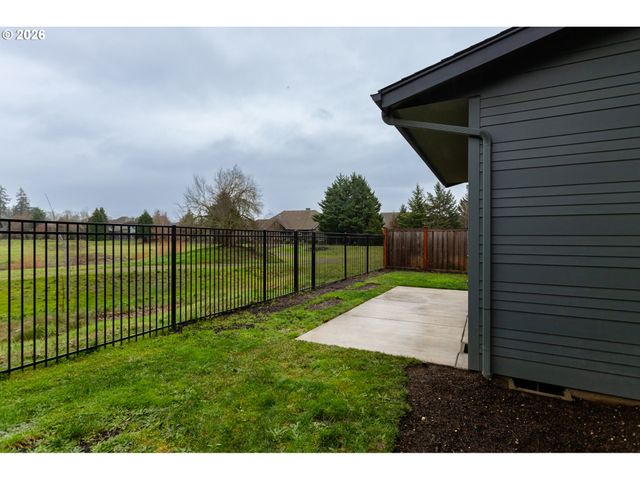 1551 ALSEA Dr, Eugene, OR 97408