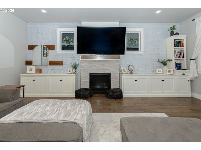 1551 ALSEA Dr, Eugene, OR 97408