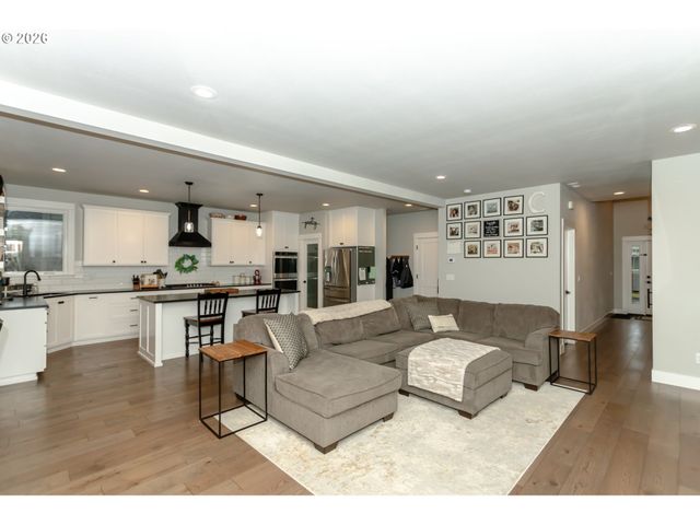 1551 ALSEA Dr, Eugene, OR 97408