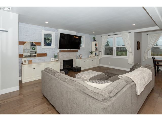 1551 ALSEA Dr, Eugene, OR 97408