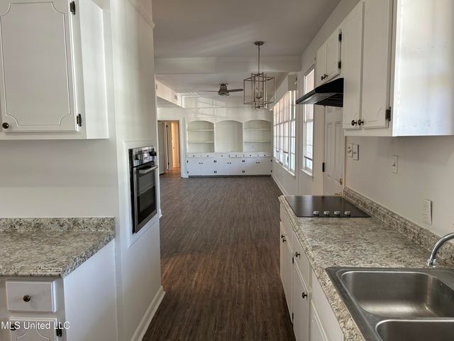 106 Sgt Prentiss Drive, Natchez, MS 39120