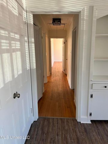 106 Sgt Prentiss Drive, Natchez, MS 39120