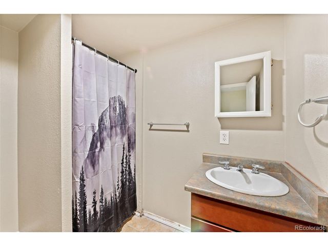 4557 S Laredo St, Aurora, CO 80015