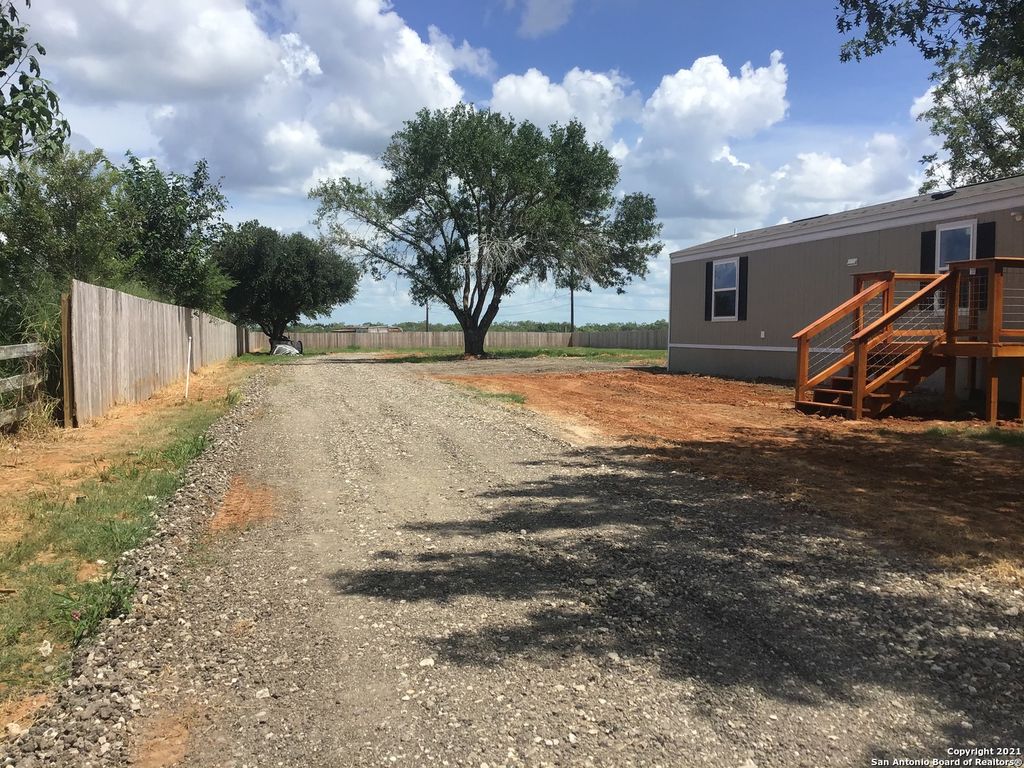 7380 Pittman, Adkins, TX 78101