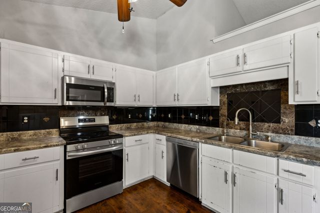 126 Lake Wisteria Court, Kingsland, GA 31548