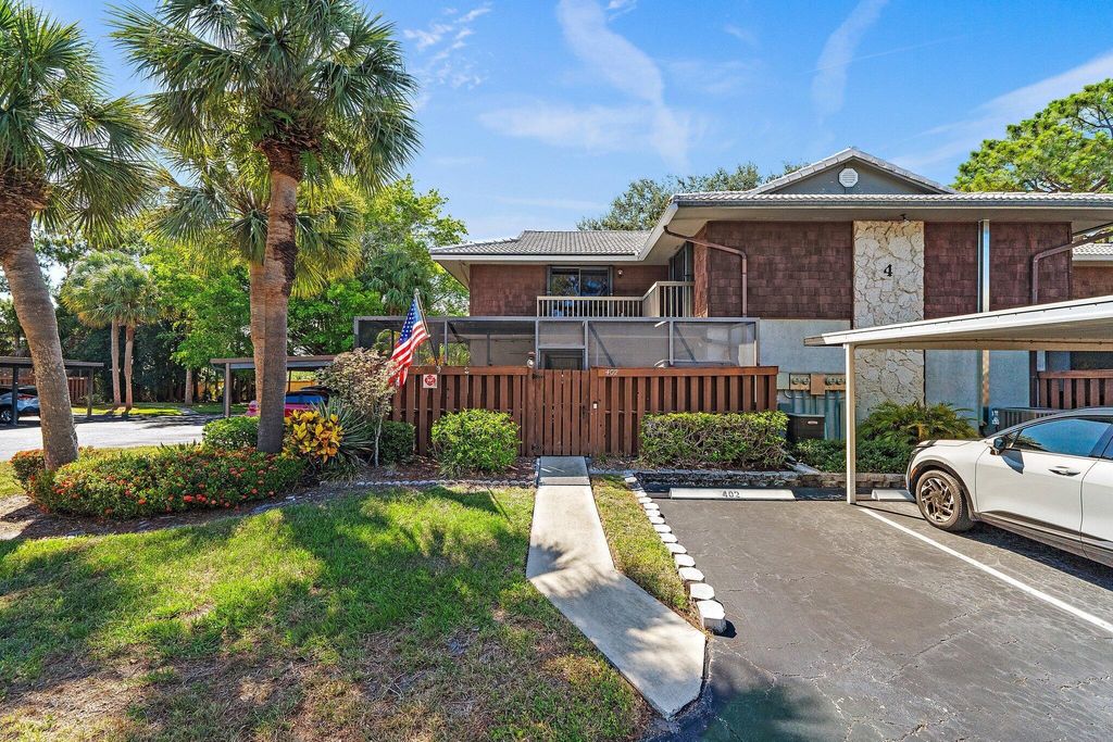402 SE Castle Court B, Port St Lucie, FL 34953
