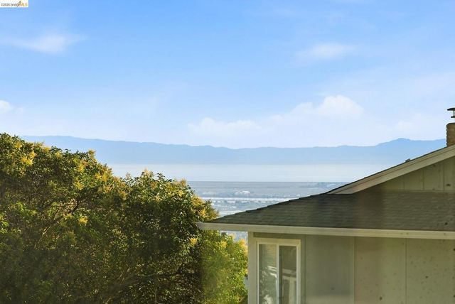 476 Creighton Way, Oakland, CA 94619