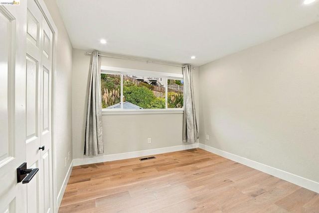 476 Creighton Way, Oakland, CA 94619