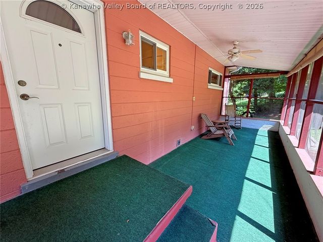 657 Timber Lane, Elkview, WV 25071