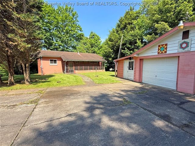 657 Timber Lane, Elkview, WV 25071