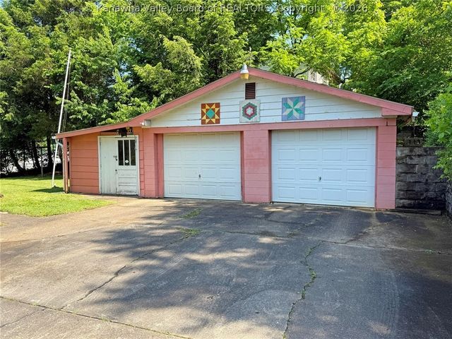 657 Timber Lane, Elkview, WV 25071