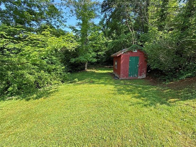 657 Timber Lane, Elkview, WV 25071
