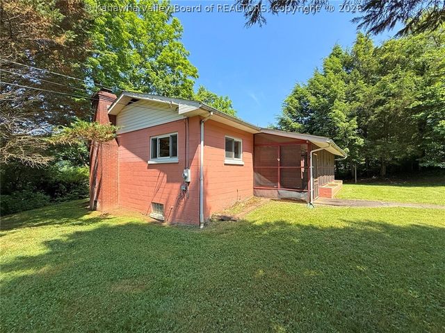 657 Timber Lane, Elkview, WV 25071