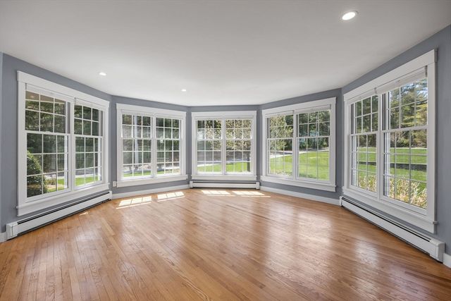 1 Boat House Dr, Wareham, MA 02571