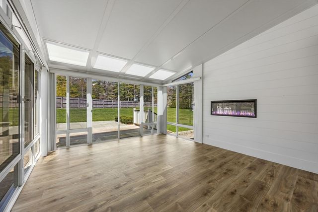 1 Boat House Dr, Wareham, MA 02571