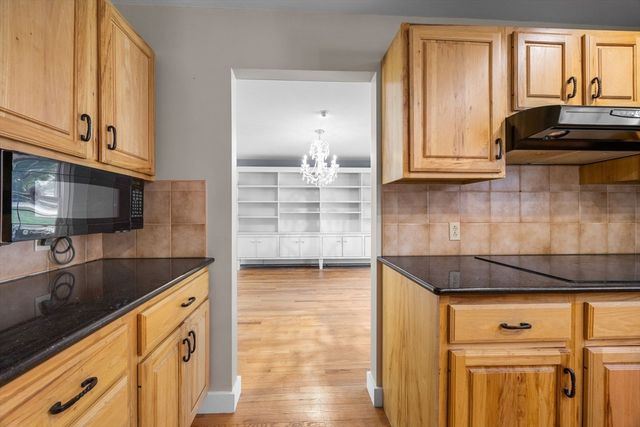 1 Boat House Dr, Wareham, MA 02571