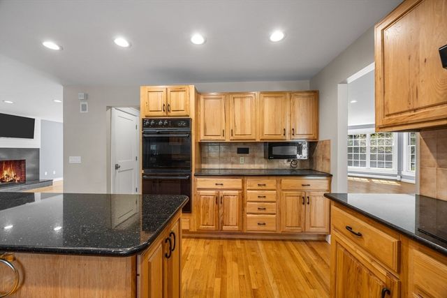 1 Boat House Dr, Wareham, MA 02571