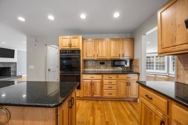 1 Boat House Dr, Wareham, MA 02571