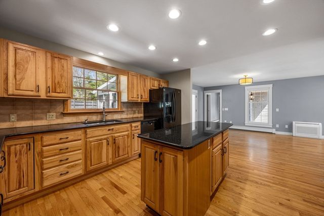 1 Boat House Dr, Wareham, MA 02571