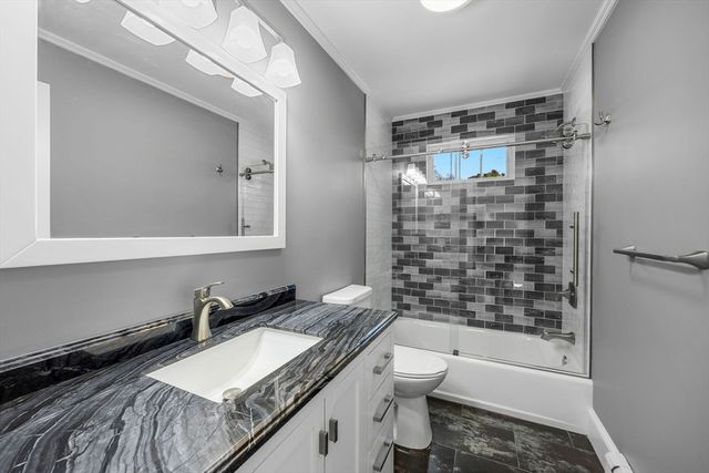 1 Boat House Dr, Wareham, MA 02571