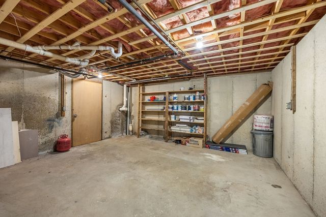 1 Boat House Dr, Wareham, MA 02571