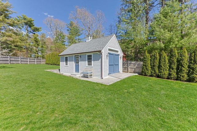 1 Boat House Dr, Wareham, MA 02571