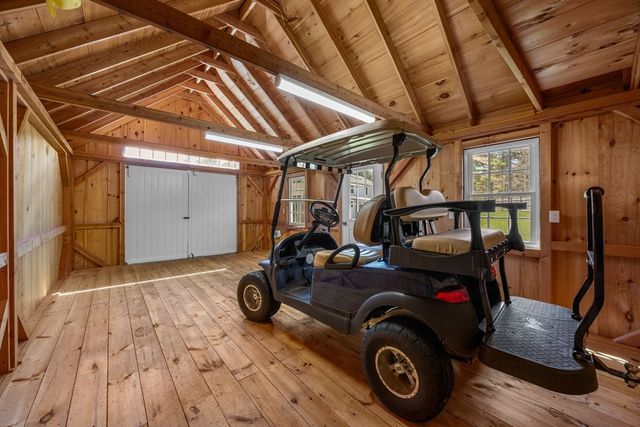 1 Boat House Dr, Wareham, MA 02571