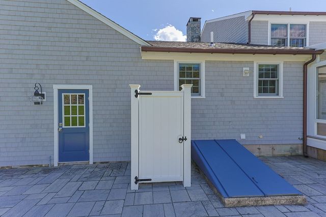 1 Boat House Dr, Wareham, MA 02571