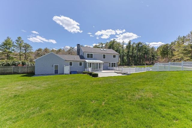 1 Boat House Dr, Wareham, MA 02571