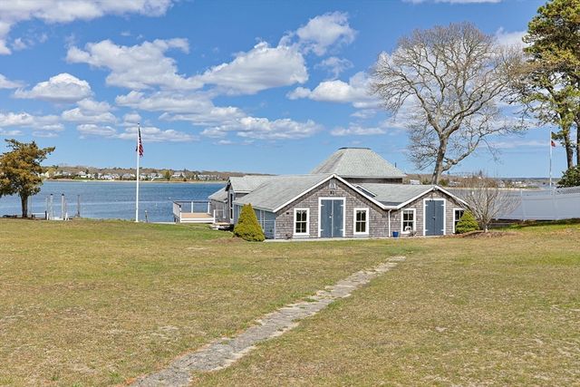 1 Boat House Dr, Wareham, MA 02571