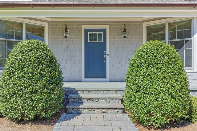 1 Boat House Dr, Wareham, MA 02571