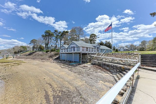 1 Boat House Dr, Wareham, MA 02571