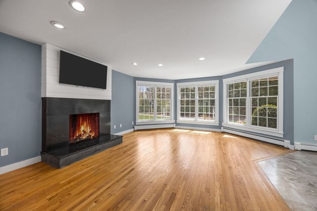 1 Boat House Dr, Wareham, MA 02571