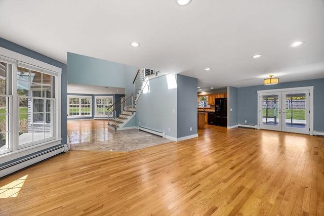 1 Boat House Dr, Wareham, MA 02571