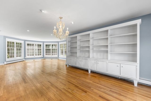 1 Boat House Dr, Wareham, MA 02571
