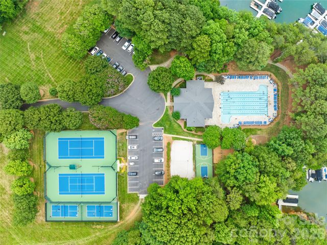 121 Morrows Ridge Lane, Mooresville, NC 28117