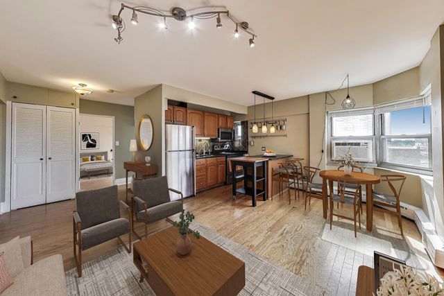 4970 N Marine Drive 1024, Chicago, IL 60640