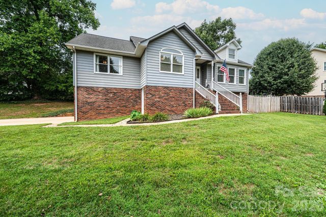 4158 Arrowhead Drive NE, Hickory, NC 28601
