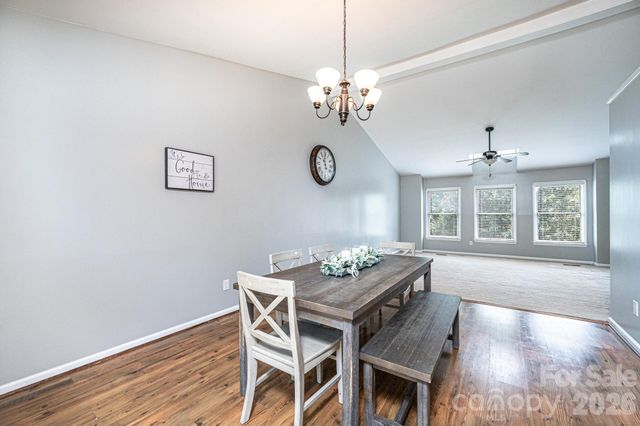 4158 Arrowhead Drive NE, Hickory, NC 28601