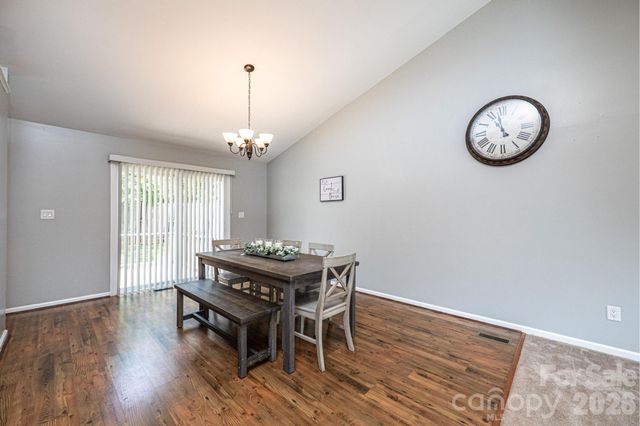 4158 Arrowhead Drive NE, Hickory, NC 28601