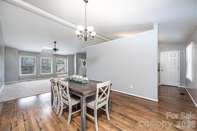 4158 Arrowhead Drive NE, Hickory, NC 28601