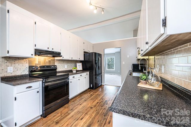 4158 Arrowhead Drive NE, Hickory, NC 28601