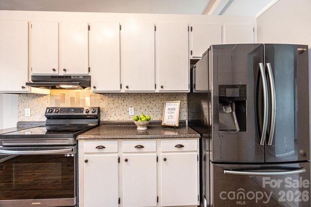 4158 Arrowhead Drive NE, Hickory, NC 28601
