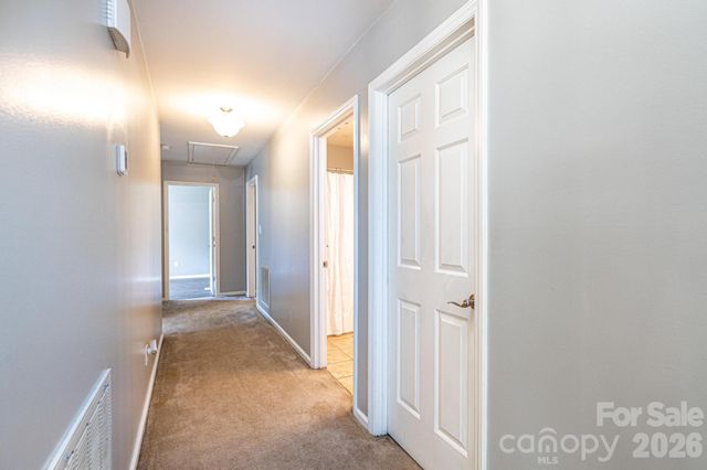 4158 Arrowhead Drive NE, Hickory, NC 28601