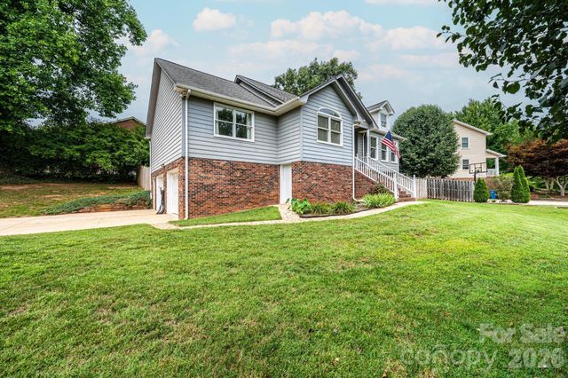 4158 Arrowhead Drive NE, Hickory, NC 28601