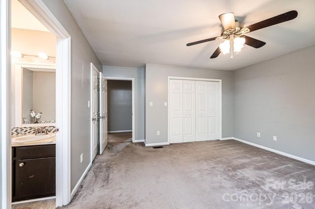 4158 Arrowhead Drive NE, Hickory, NC 28601