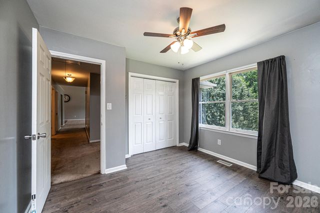 4158 Arrowhead Drive NE, Hickory, NC 28601