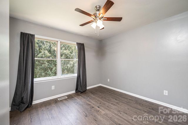 4158 Arrowhead Drive NE, Hickory, NC 28601
