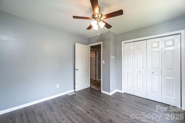 4158 Arrowhead Drive NE, Hickory, NC 28601